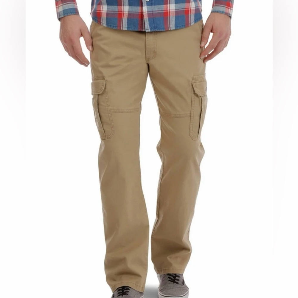 Wrangler Relaxed Fit Cargo Stretch Straight Leg Khaki Pants Sz 32x30 EUC